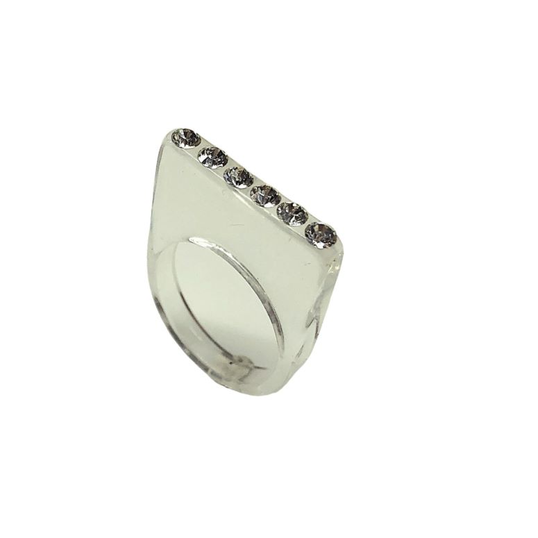 Anello-plexiglas-rettangolo-trasaprente-fila-strass